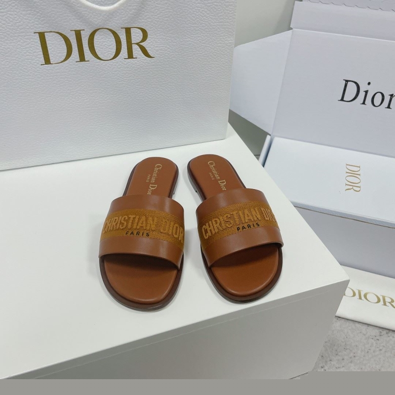 ch**an D*or slippers